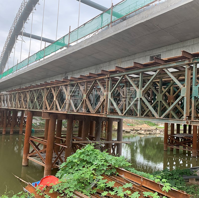 南京瑞雪路跨上壩河大橋上部結(jié)構(gòu)現(xiàn)澆梁鋼支撐