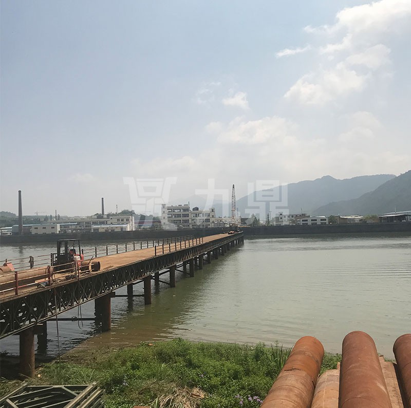 鋼棧橋 鋼棧橋